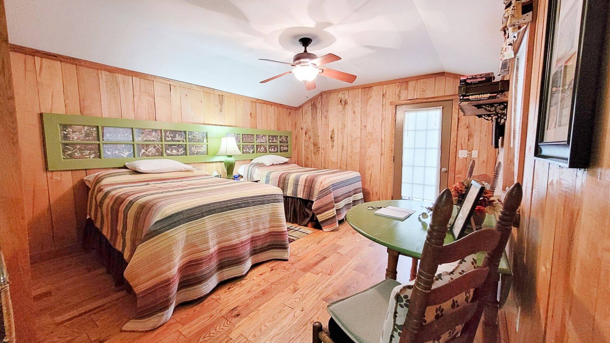 Sparta House | "The DogHouse" a Pet Friendly Cabin near Fall Creek Falls, The Doghouse - Pet Friendly Cabin w/View