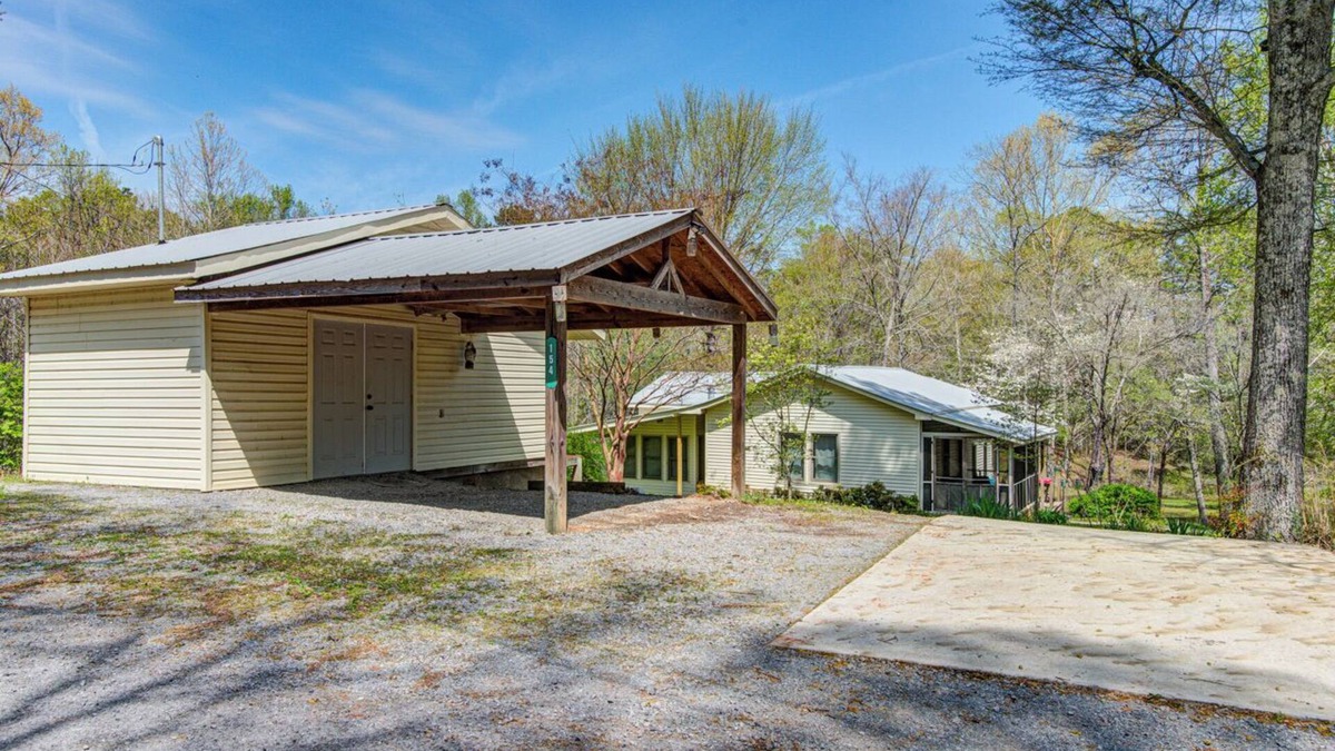 Fackler House | The Dogwood Cottage on Lake Guntersville