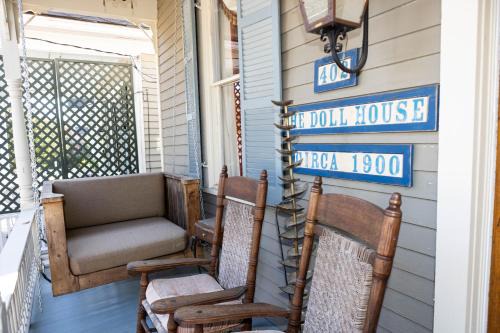 Natchez House | The Dollhouse - 3 Bed, 2 Bath, Walk to Downtown