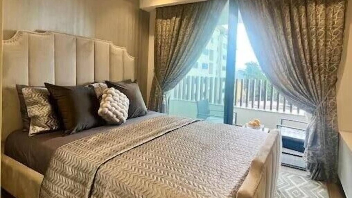 Osu Apartment | The DoubsGray Suite - A Luxury Haven