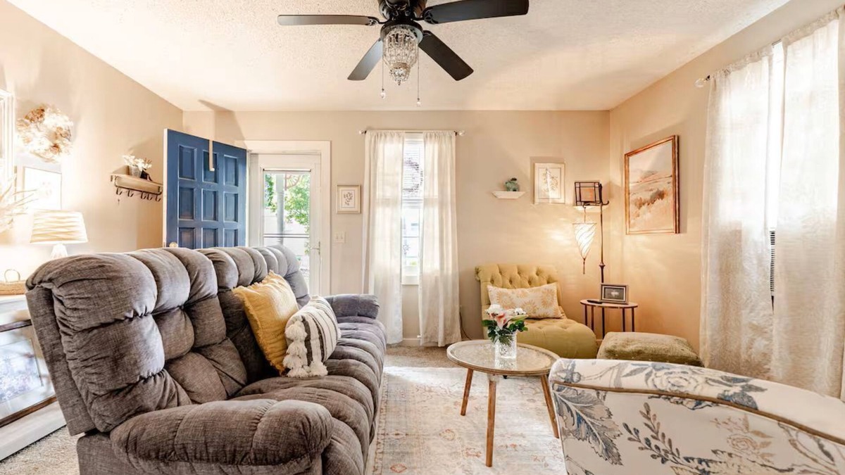 Cayce Cottage | The Dove's Nest- Charming 2-bedroom cottage peacefully nestled in fabulous Cayce