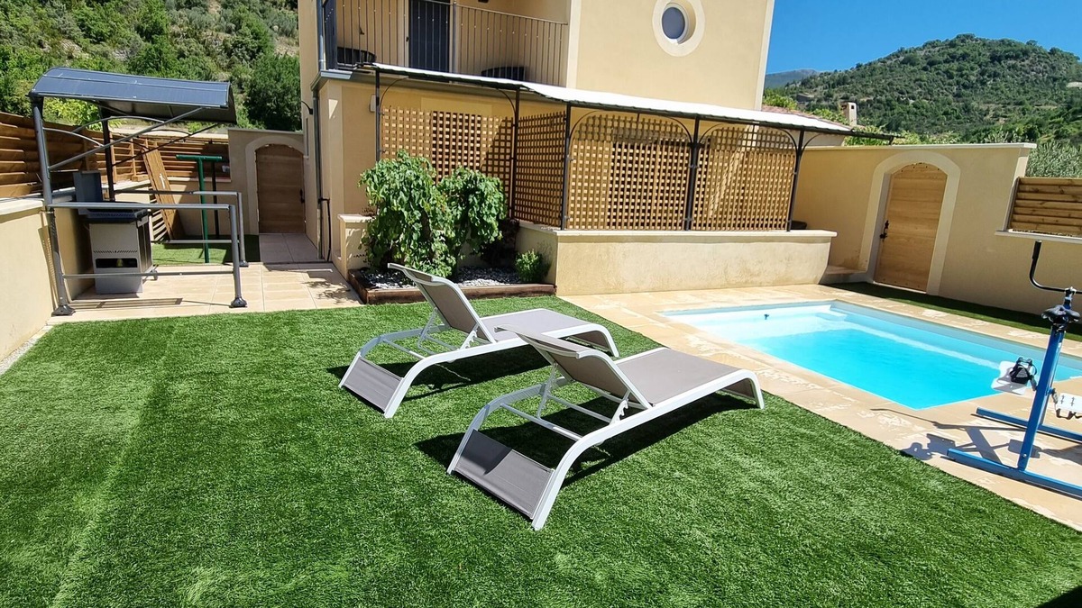 Montbrun-les-Bains House | The Dovecote at the Clos. House for 4 people with comfortable swimming pool.