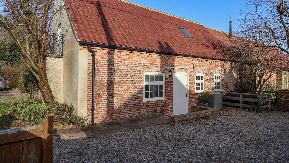 Bedale Cottage | THE DOWER HOUSE COTTAGE, with a garden in Kirklington