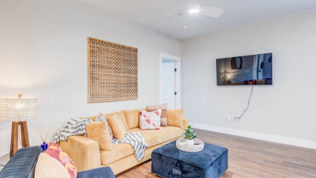 Historic Downtown Manteo Apartment | The Downtown Delight Family Suite