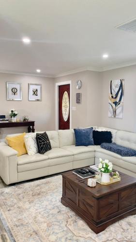 Caloosahatchee House | The Downtown Sunshine Getaway