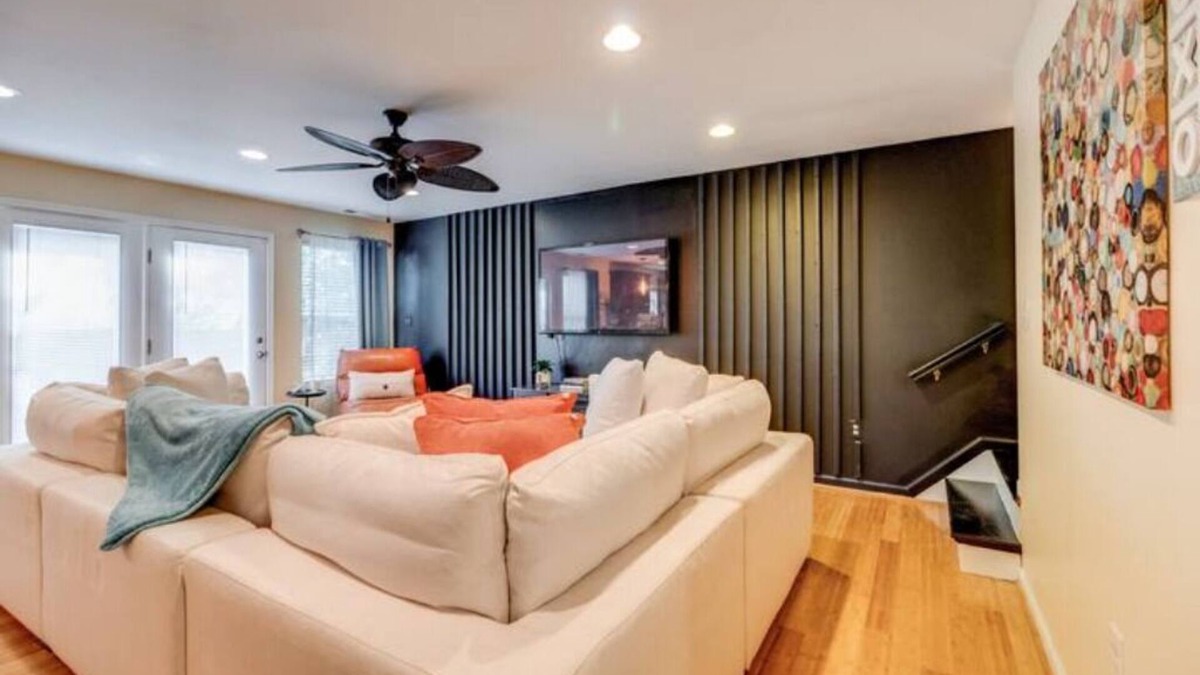 Fleet House | The Dream! Luxury Home By Norfolk Base King Bed