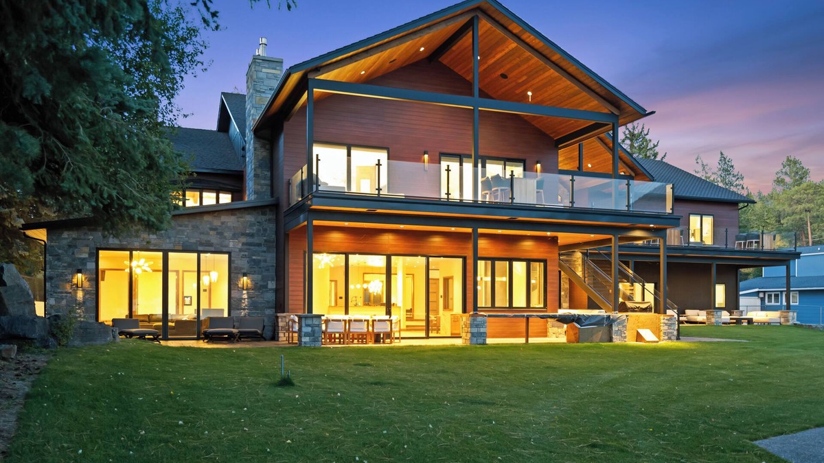 Woods Bay House | The Driftwood True Lakefront Luxury
