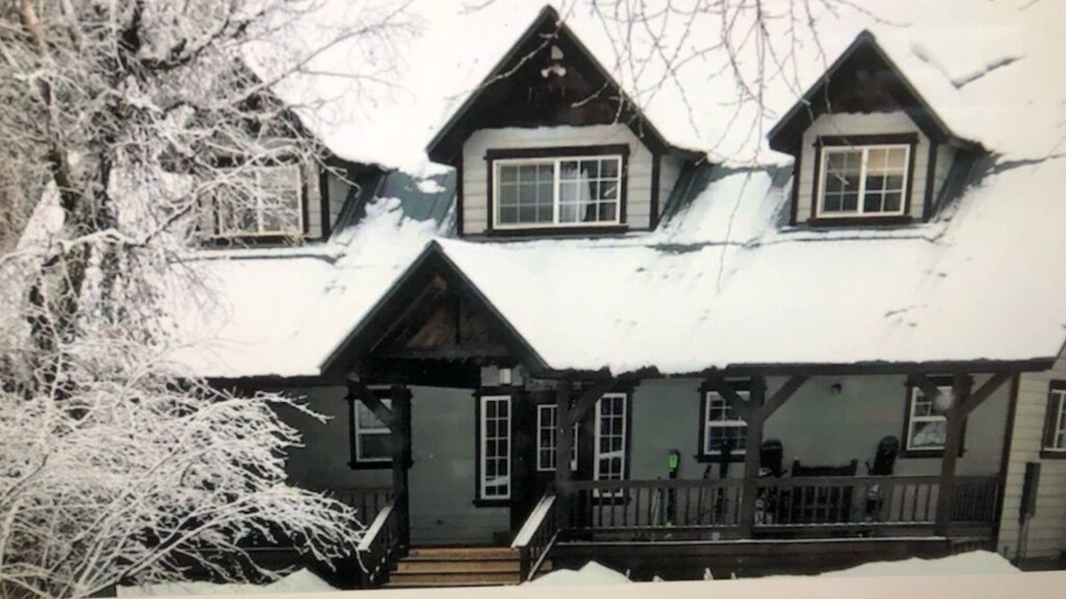San Juan River Village House | The Drop Inn - Large Home! Close to Wolf Creek, on San Juan River, Hot tub