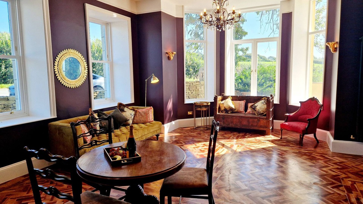 Knott End-on-Sea Cottage | THE DUKE, pet friendly, with hot tub in Garstang