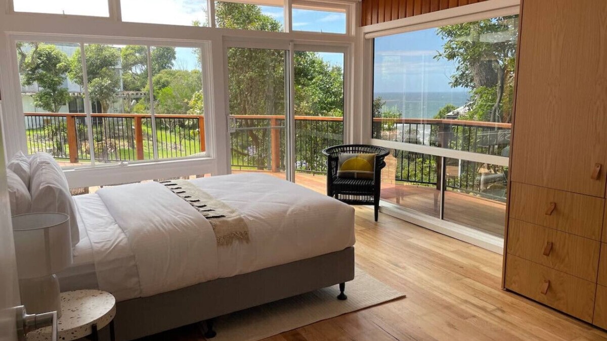 Lake Tyers Beach House | The Dunes *Beachfront* Lake Tyers Beach