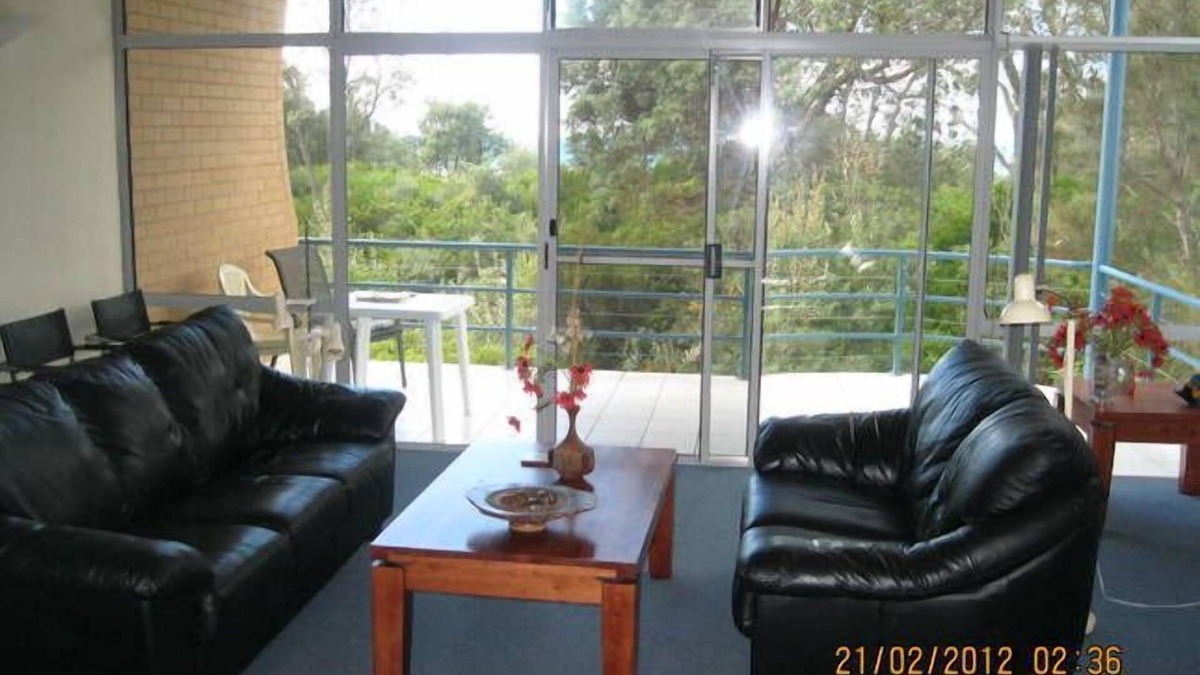 Broulee House | The Dunes, Broulee Beach, Luxury 3 bedroom, 2 bathrooms, linen provided.