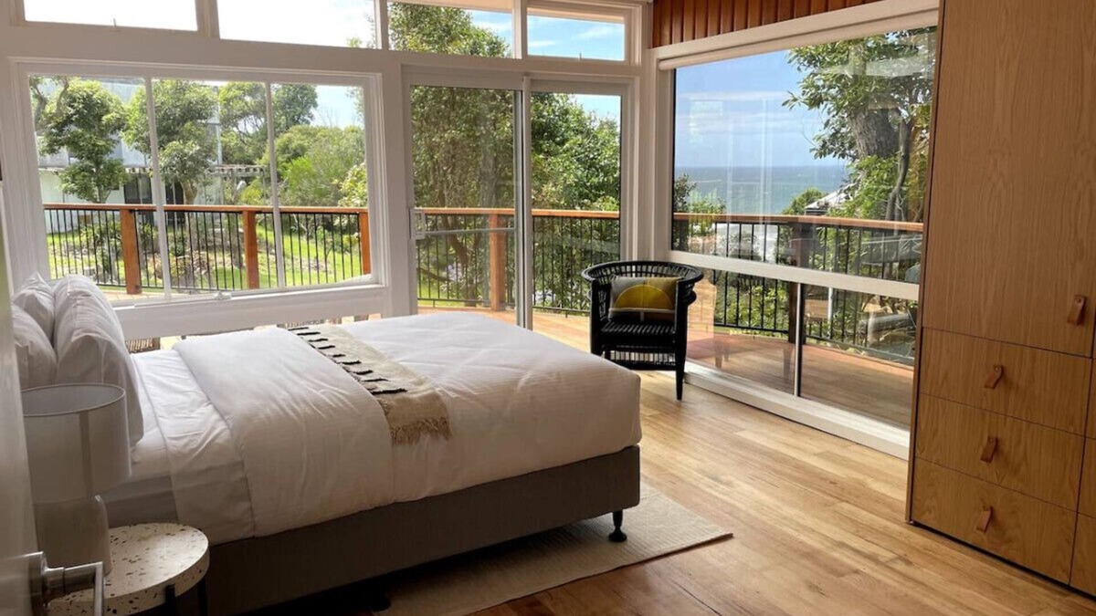 Lake Tyers Beach House | The Dunes - Couples *Beachfront*