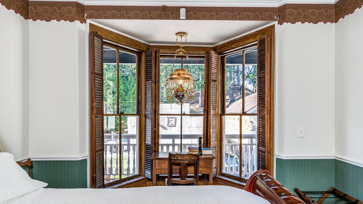 Dutch Flat Hotel | The Dutch Flat Hotel