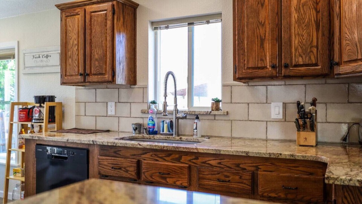 Klamath Falls House | The Dutch House Family Hideaway