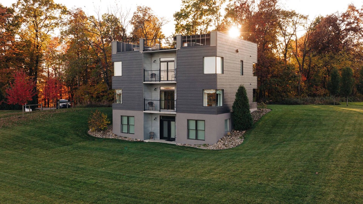Millersburg Apartment | The Dwelling Apt 1 | Rooftop Terrace w/Kitchen + Fire Pit!