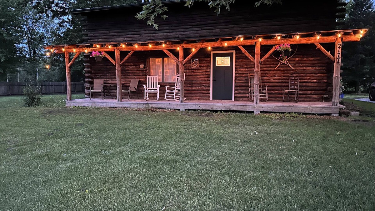 Midland Cabin | The Eagle’s Nest - 12 miles to Soaring Eagle Casino! Mt. Pleasant - Midland