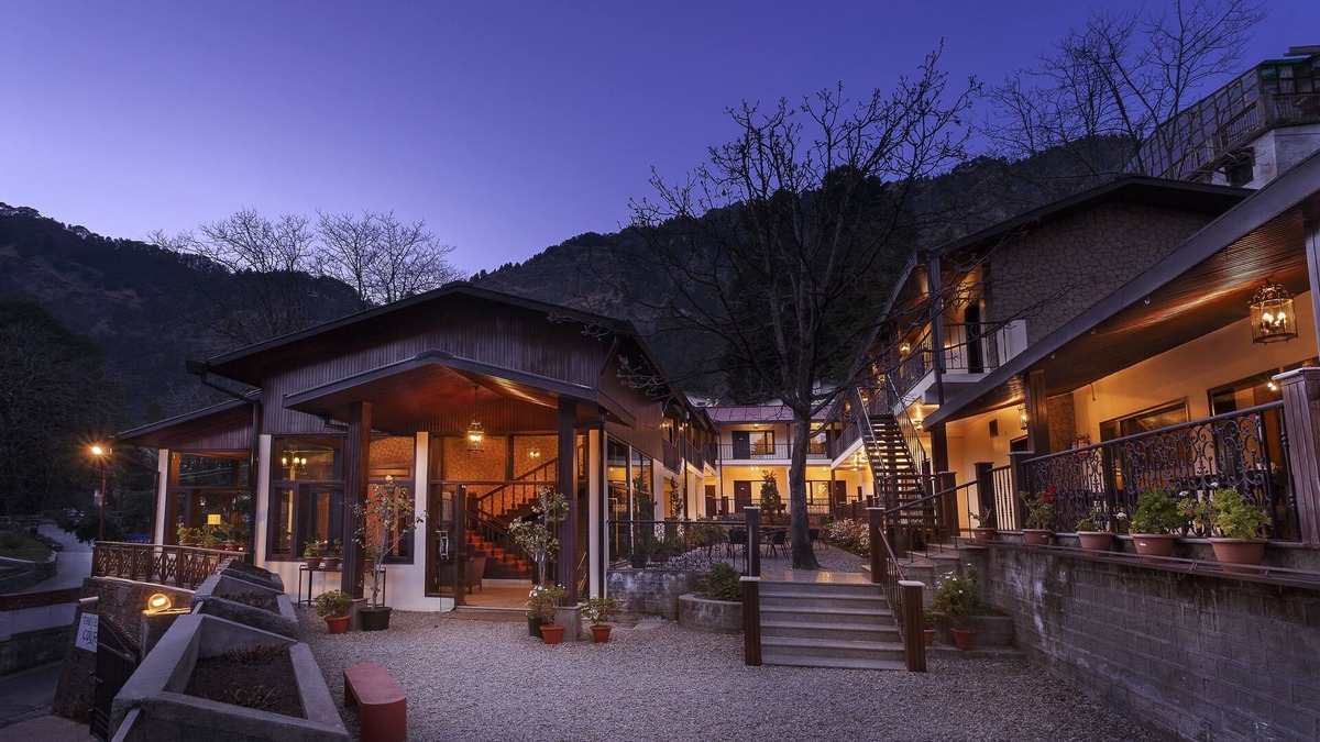 Mallital Hotel | The Earl's Court, Nainital