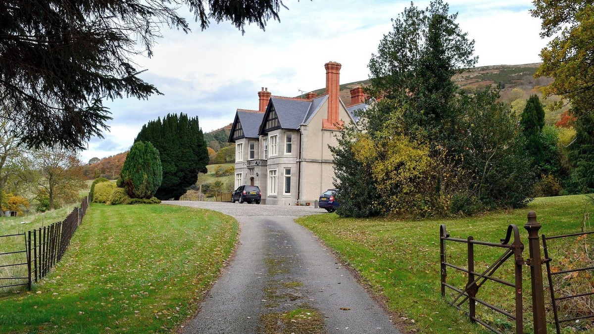 Hendrerwydd Cottage | The East Wing at Grove Hall