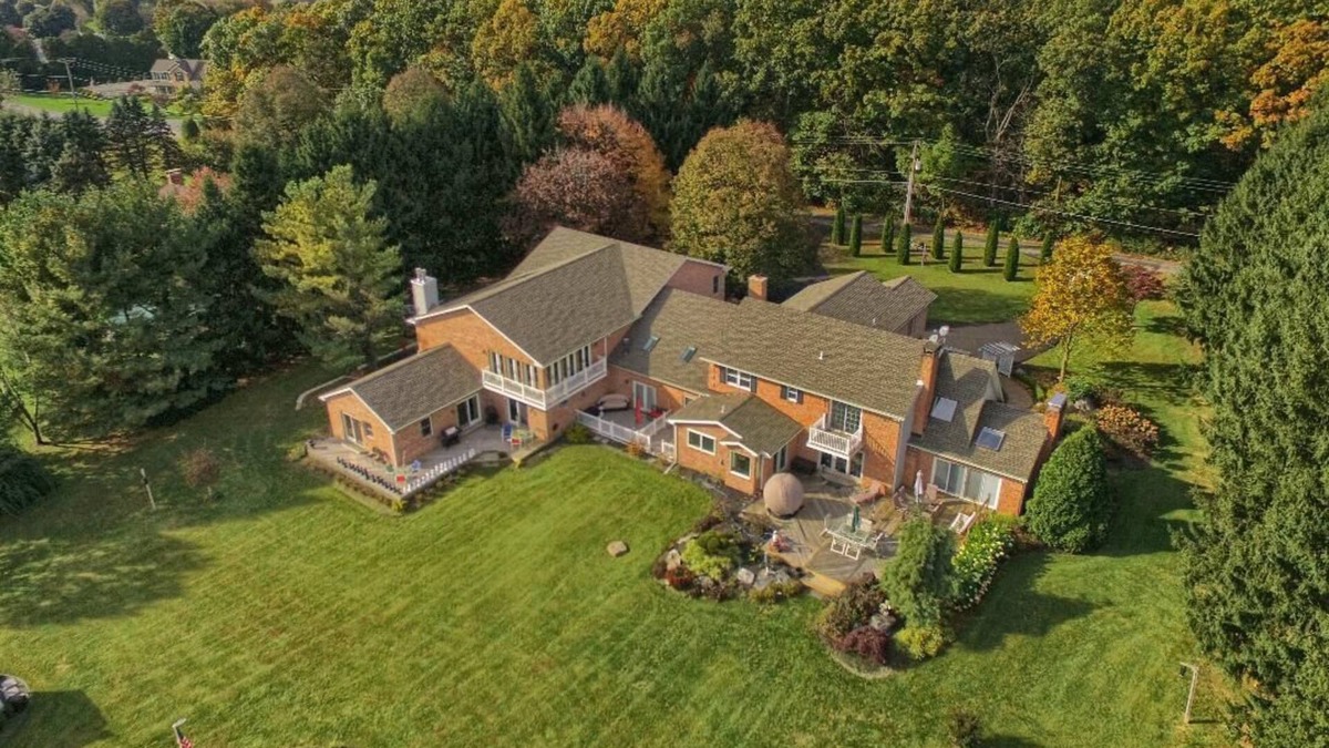 Kutztown Bed & Breakfast | The East Wing @ The Kennedy Manor