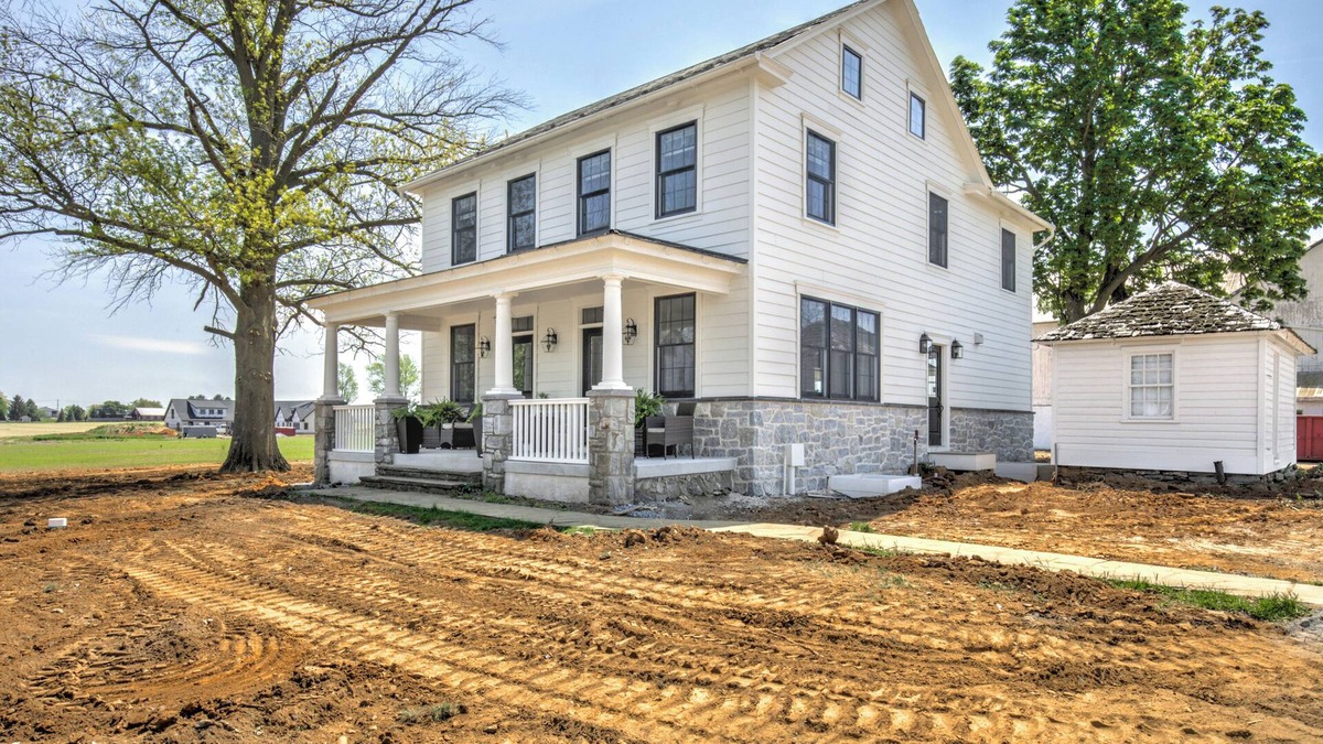 Gordonville House | The Eby Farm/Newly renovated, Modern, Peaceful 5 bedroom & 5 bath/Hot Tub