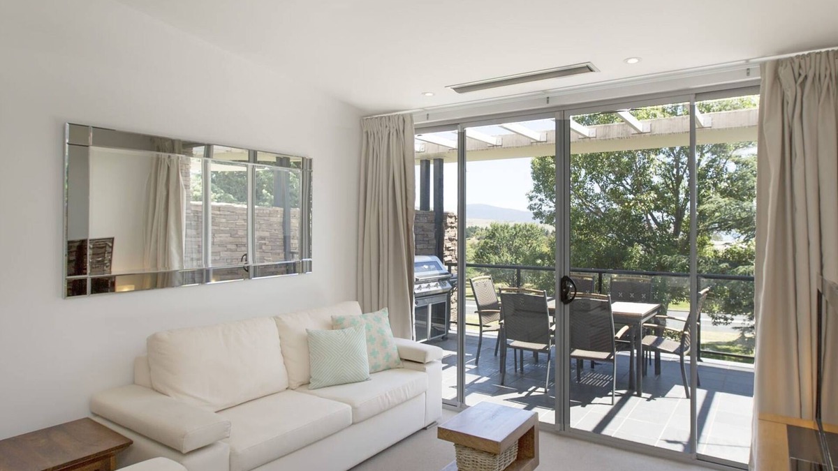 Jindabyne Apartment | The Edge 5 - Modern 2BR Apartment l WiFi l BBQ l Lrg Balcony