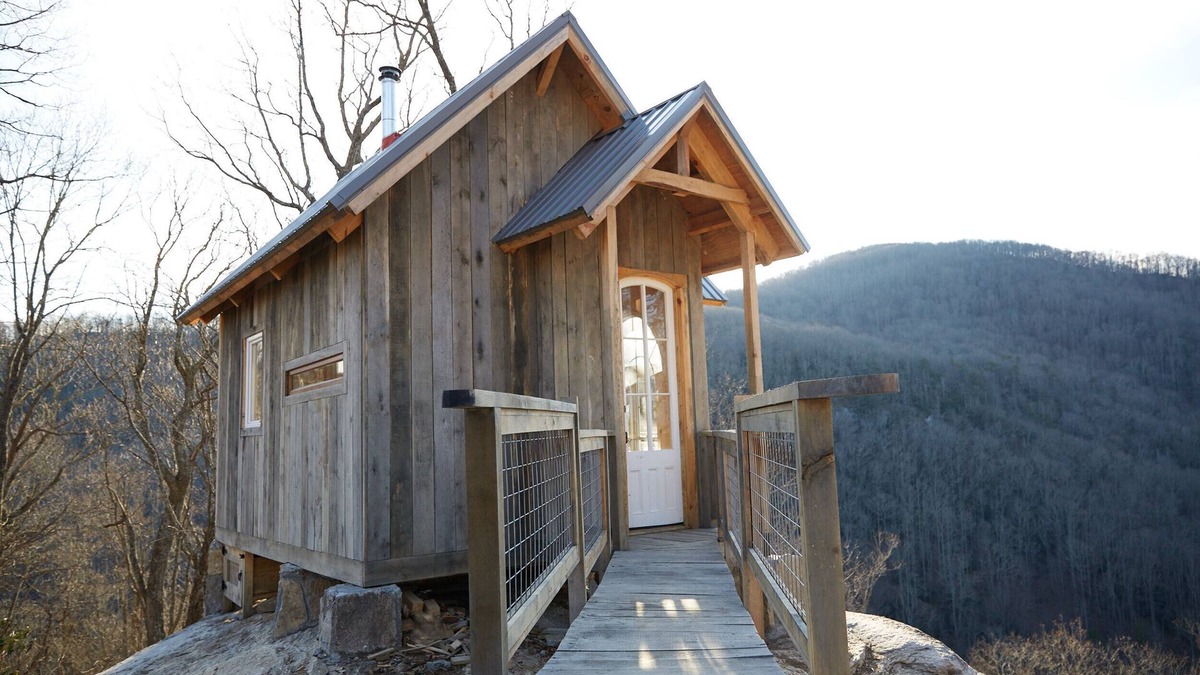 Fletcher Cabin | The Edge of Adventure ~ Breathtaking Cliffside Gem Off Grid-Cabin Adventure!