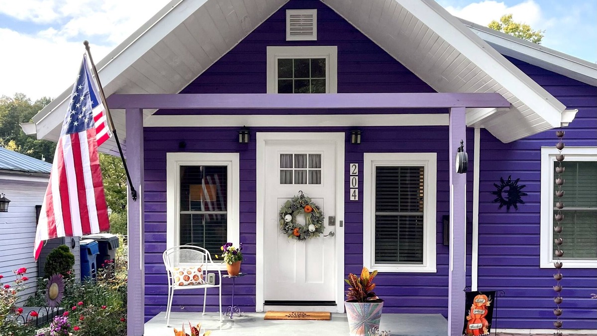 Jonesborough Cottage | The Eggplant Cottage - Walking distance to downtown historic Jonesborough!