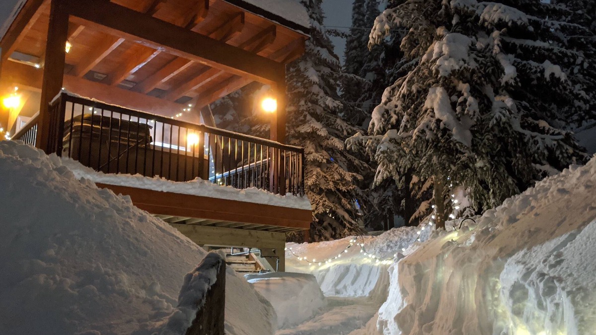 Silver Star Mountain Ski Chalet | The "Eh" Frame at SilverStar- Sleeps 5 with Private Hot Tub