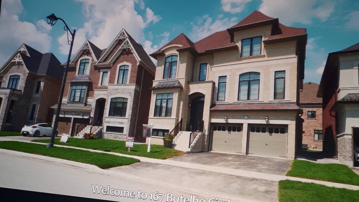 Aurora House | The Elegance Of The Home And Neighborhood. Close to Restaurants, Shops, Downtown