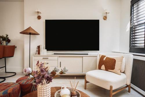 Fulham House | The Elegant Fulham Maisonette with Terrace