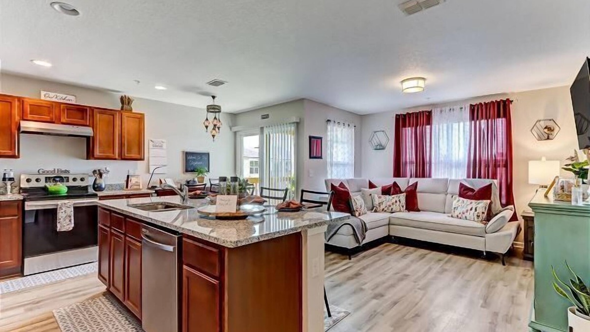 Southside House | The Elizabeth condo near Baymeadows w/balcony