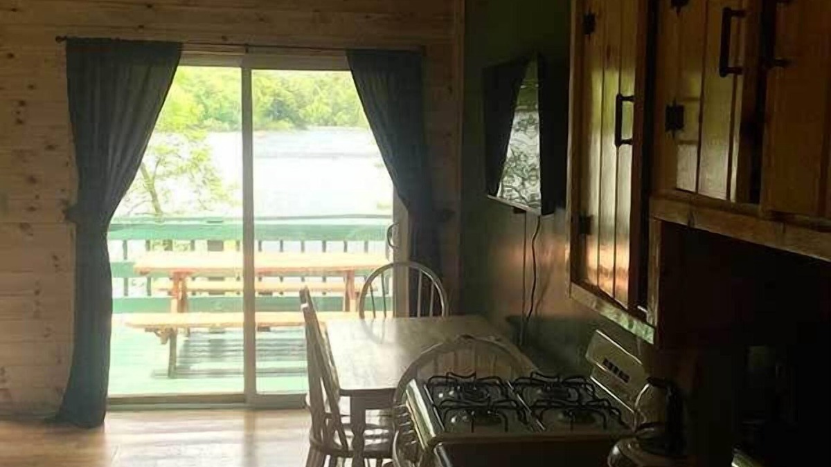 Lake Luzerne-Hadley Cottage | The Elms Waterfront Cottages