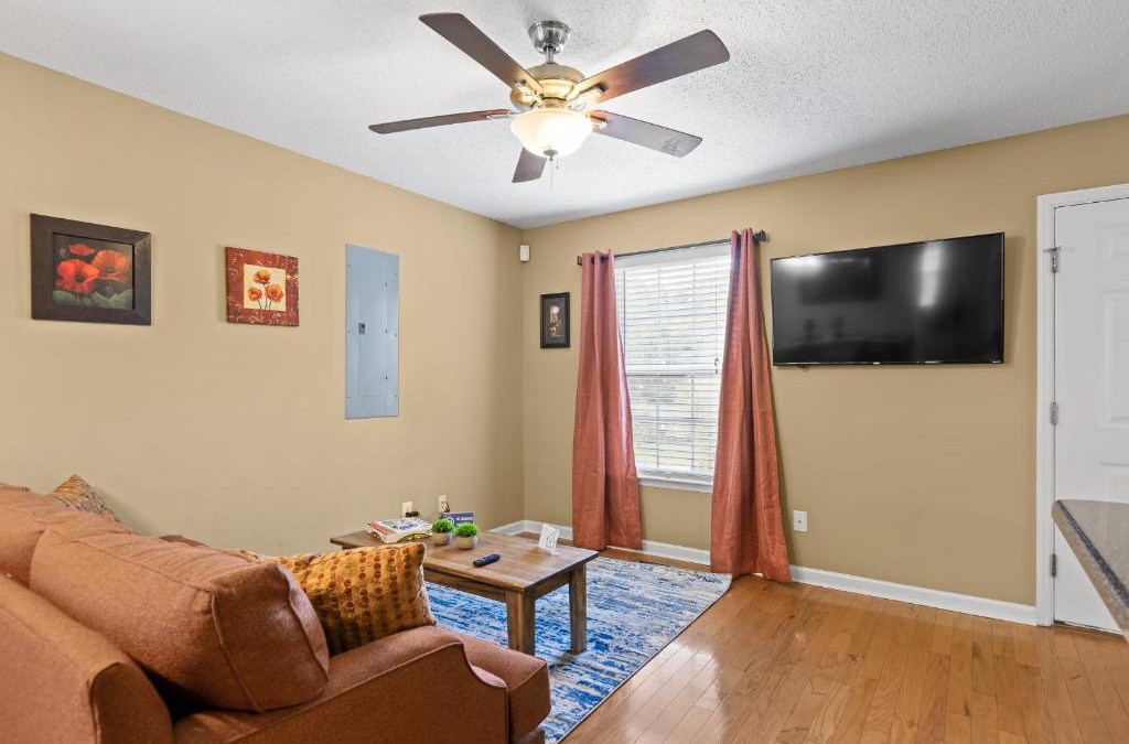 Missionary Ridge House | The Elmwood Farmhouse- 10 Mins to Downtown Chattanooga