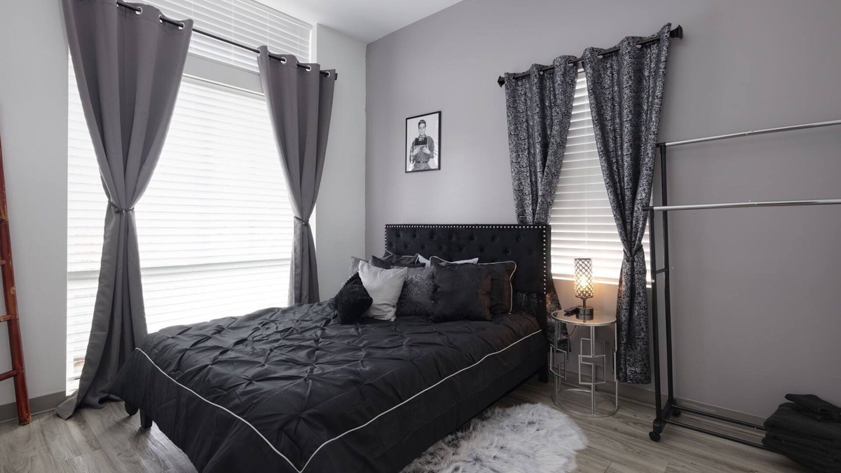 Maxwell Condo | The Elvis Suite! 2 bd w/a total vibe!