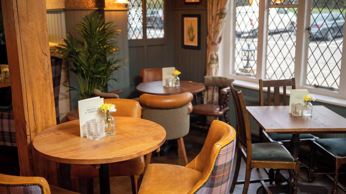 Camberley Hotel | The Ely Hotel by Greene King Inns