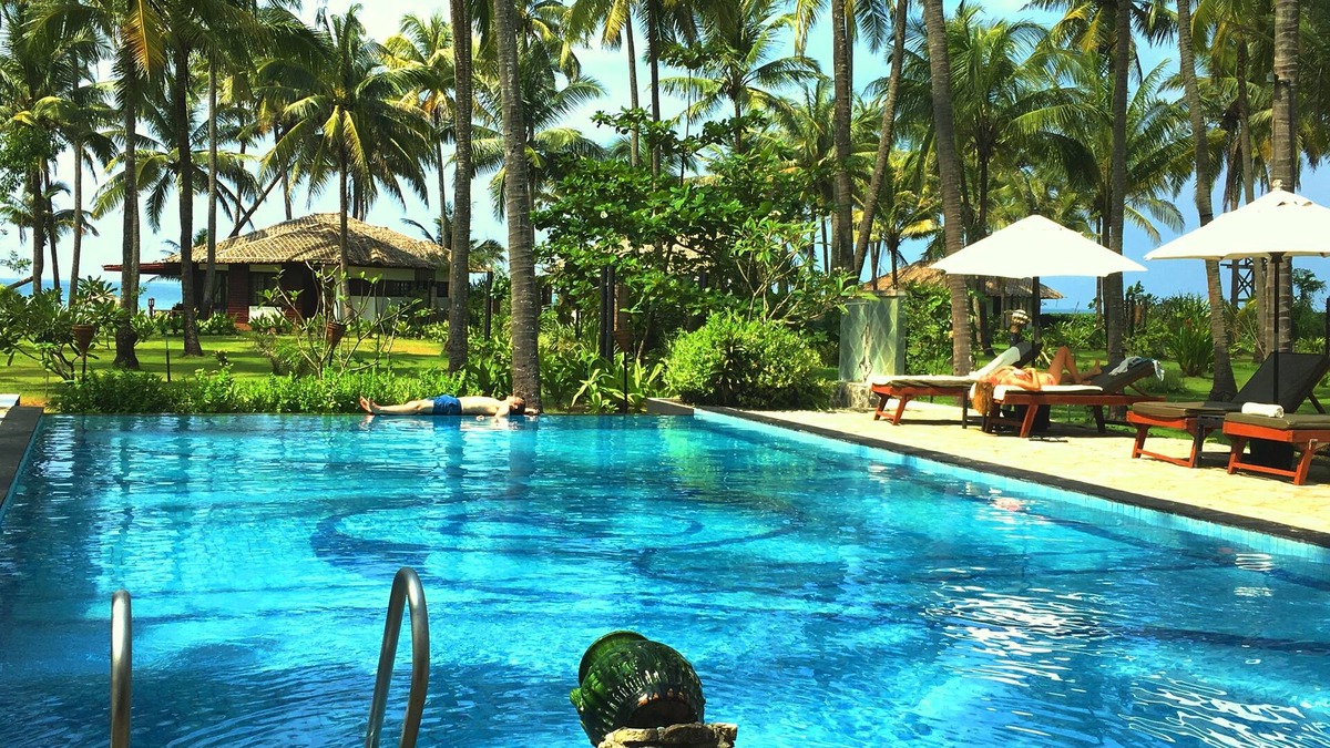 Ngwe Saung Hotel | The Emerald Sea Resort