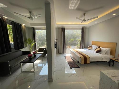 Gurugram House | The Empire Corporate Villa Hotel Sector 29 near Fortis and Max Hospitals,Huda City Metros Station