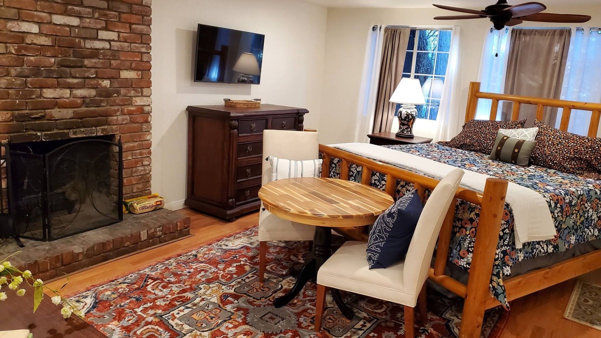 Twin Peaks Cabin | The Enchanted Hideaway at The Twin Peaks Lodge