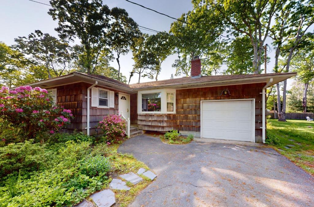 Cutchogue House | The Endless Summer Cottage
