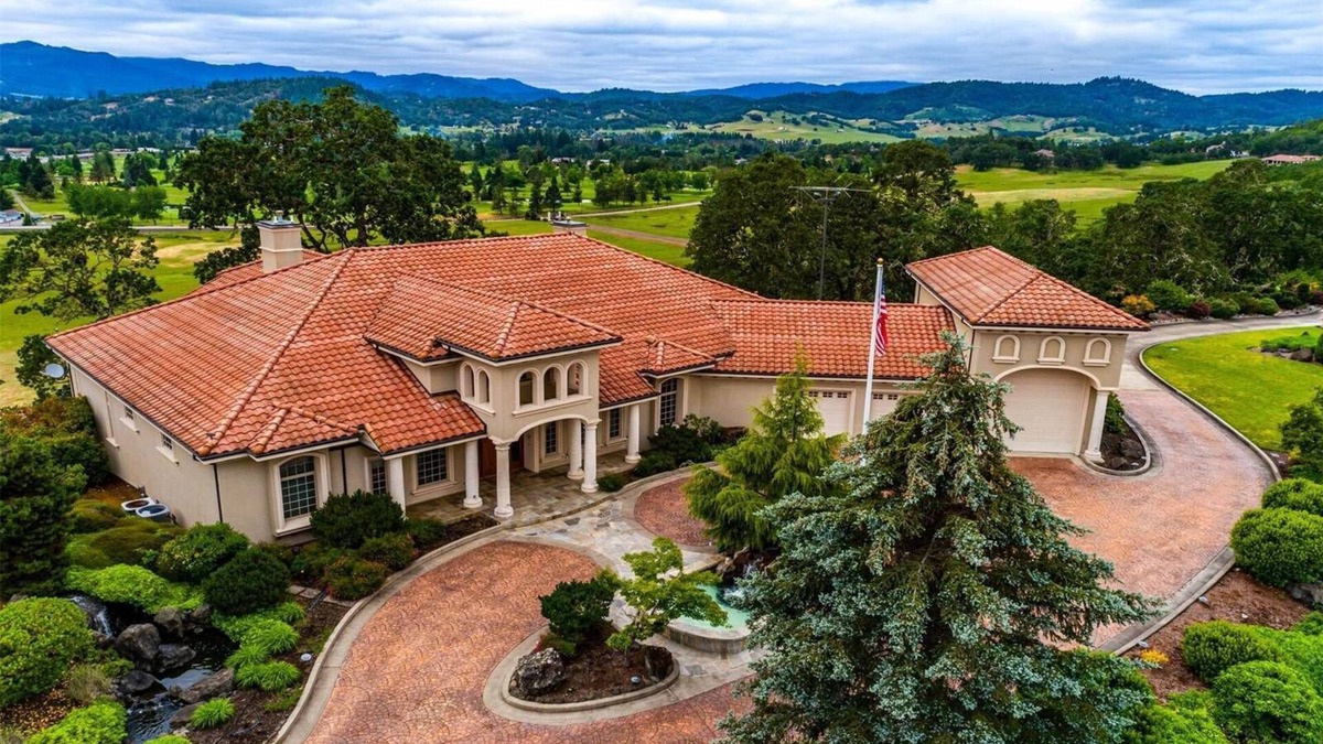 Roseburg Villa | The Engle House Luxurious Villa and Event Space in Oregon Wine Country