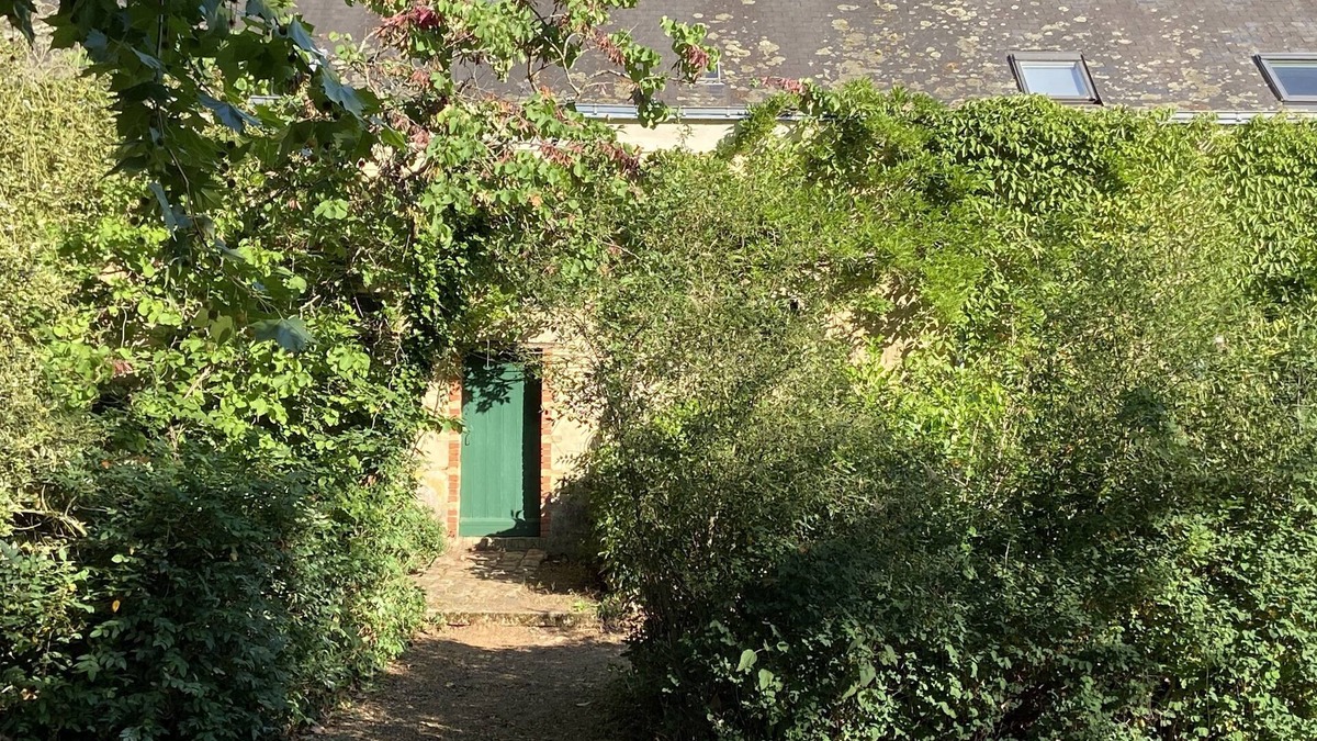 Sille-le-Philippe Apartment | The entire farmhouse apartment (Grand + Petit Appartement combination)