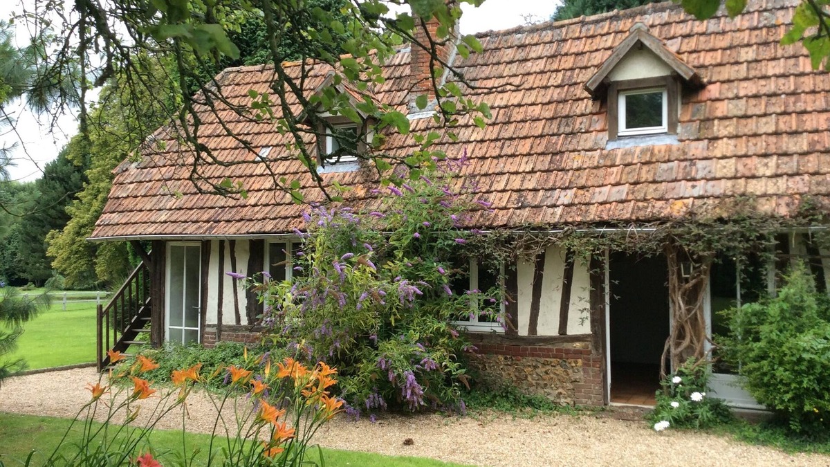 Boulleville House | The epicurean, pretty Normandy house quiet