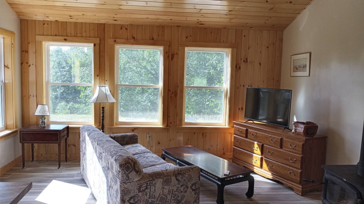 Dresden House | "The Escape" allows you a quiet, calm get away in Midcoast Maine.