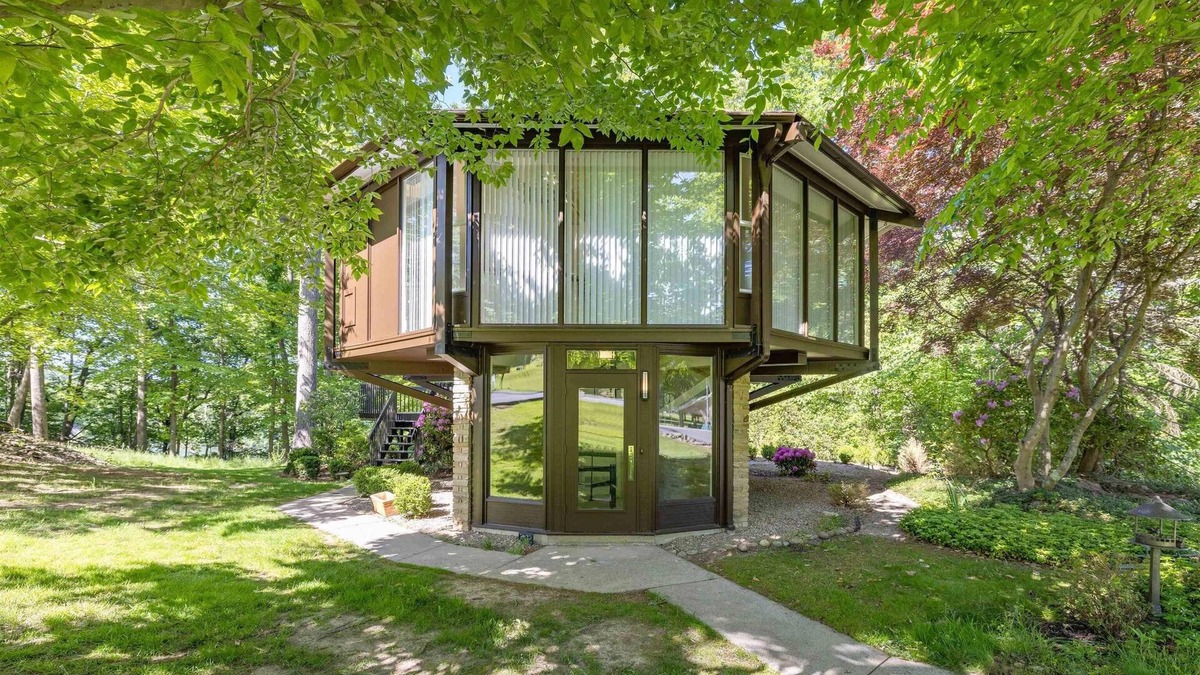 Cheat Lake House | The Escape Pod at Cheat Lake/Morgantown, WVU - 2BD/2BA, HOT TUB, Lake & Golf