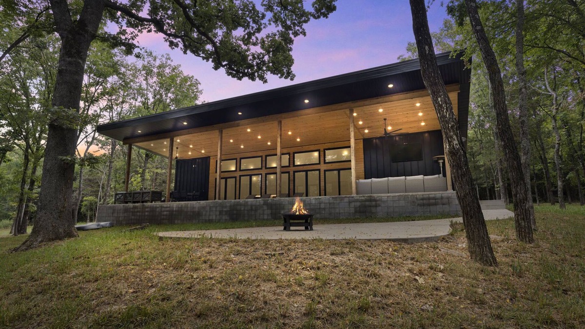 Elkins House | The Evergreen- A Private Luxury White River Cabin