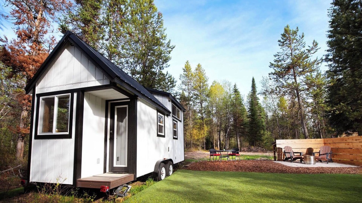 Donnelly House | The Evergreen Escape – A Stylish Tiny Haus Tucked in the Trees