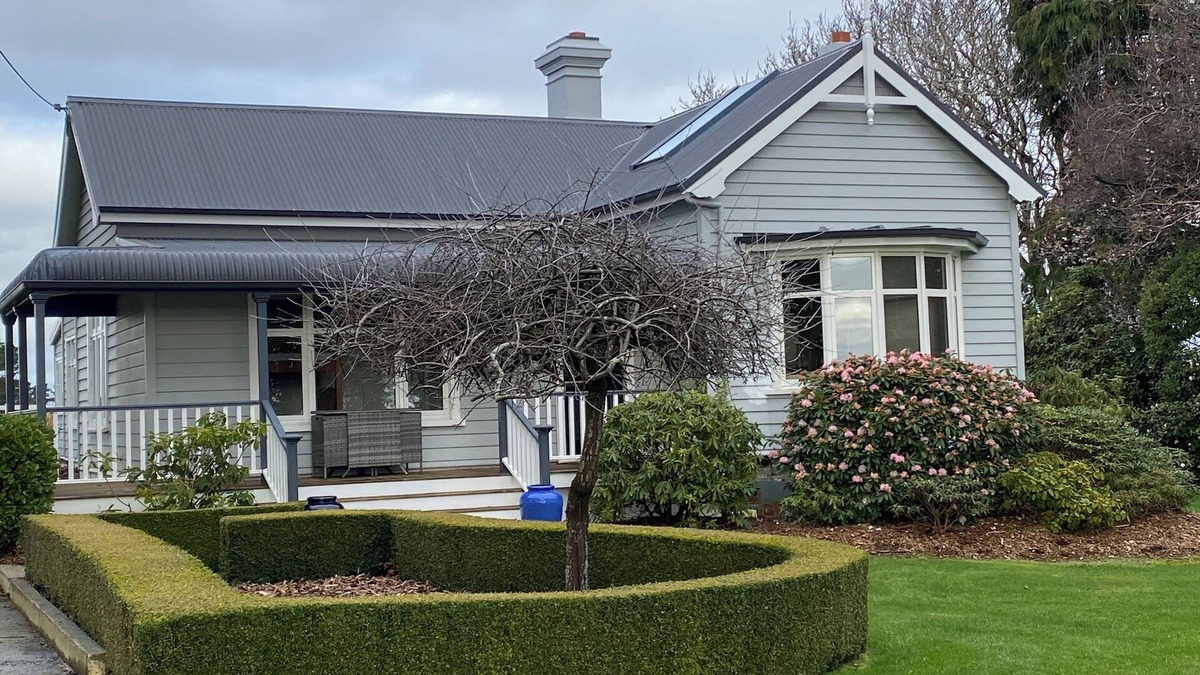 Southland Villa | The Exchange, 1880 Historic Villa, spacious & warm with 4 bedrooms & 2 bathrooms