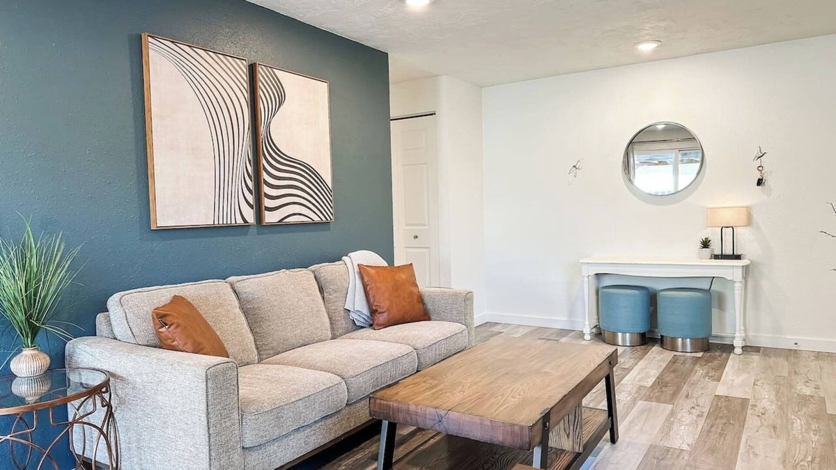 West Valley House | The Explorer - Dog Friendly!