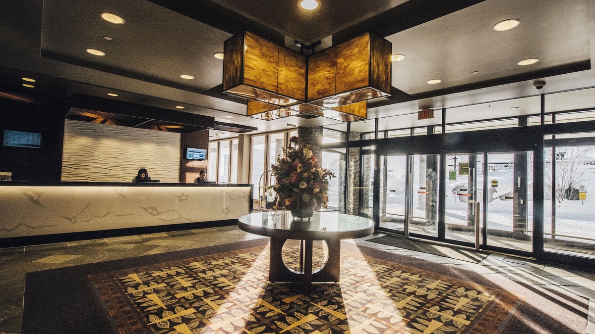 Yellowknife Hotel | The Explorer Hotel Yellowknife