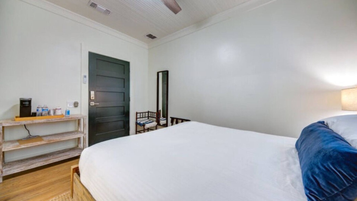 Warrenton Apartment | The Extraordinary Room Four